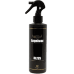Angelwax Bliss Air Freshener 250ml miris je tekućina koja dolazi u crnoj plastičnoj boci sa sprej nastavkom i služi za neutralizaciju neugodnih mirisa u interijeru vozila.