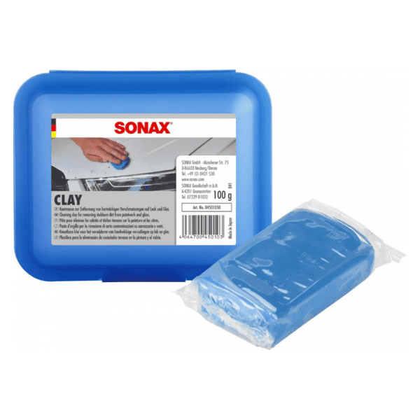 Sonax Clay Blue 100g glina je posebna homogena glina za uklanjanje ostataka boje, industrijske prašine, površinske hrđe, smole drveća, katrana, ostataka insekata i druge tvrdokorne prljavštine s lakiranih dijelova automobila.