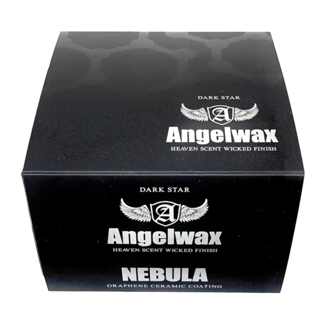 Angelwax Nebula 30ml keramički premaz s grafenom je tekućina koja dolazi u crnoj staklenoj bočici i služi za dugotrajnu zaštitu površine vozila.