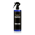 Angelwax UberLube 500ml lubrikant za glinu je tekućina plave boje koja dolazi u prozirnoj i bezbojnoj plastičnoj boci s crnim plastičnim sprej nastavkom i služi za lubriciranje površine vozila.