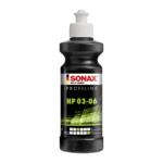 Sonax NP 03-06 pasta za poliranje je tekućina u crnoj plastičnoj boci.