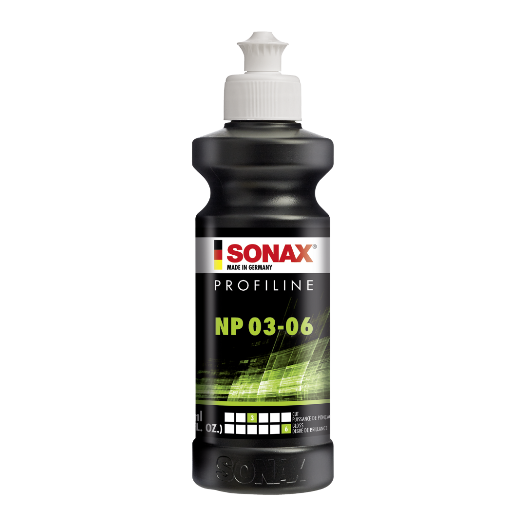 Sonax NP 03-06 pasta za poliranje je tekućina u crnoj plastičnoj boci.