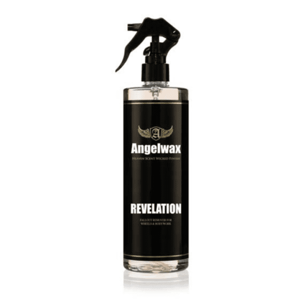 Angelwax Revelation 500ml sredstvo za uklanjanje metalnih kontaminacija je tekućina u plastičnoj prozirnoj boci s crnom Angelwax etiketom koja služi za uklanjanje metalnih kontaminacija s eksterijera vozila.
