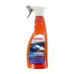 Sonax Ceramic Ultra Slick Detailer vosak u spreju je tekućina u narančastoj boci sa sprej nastavkom.
