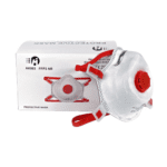 FFP3 zaštitna maska s ventilom je maska bijele boje s crvenim vezicama koje idu oko cijele glave i s crvenim ventilom od plastike.