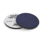 CarPro Denim Pad P3000 spužva za poliranje je spužva za poliranje crne i bijele boje koja je ekvivalent brusnog papira P3000.