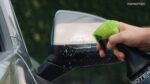 Kenotek Anti Insect 1L sredstvo za uklanjanje kukaca je tekućina u crnoj plastičnoj boci sa zelenim plastičnim sprej nastavkom i služi za uklanjanje organskih mrlja i kukaca s ekksterijera vozila.