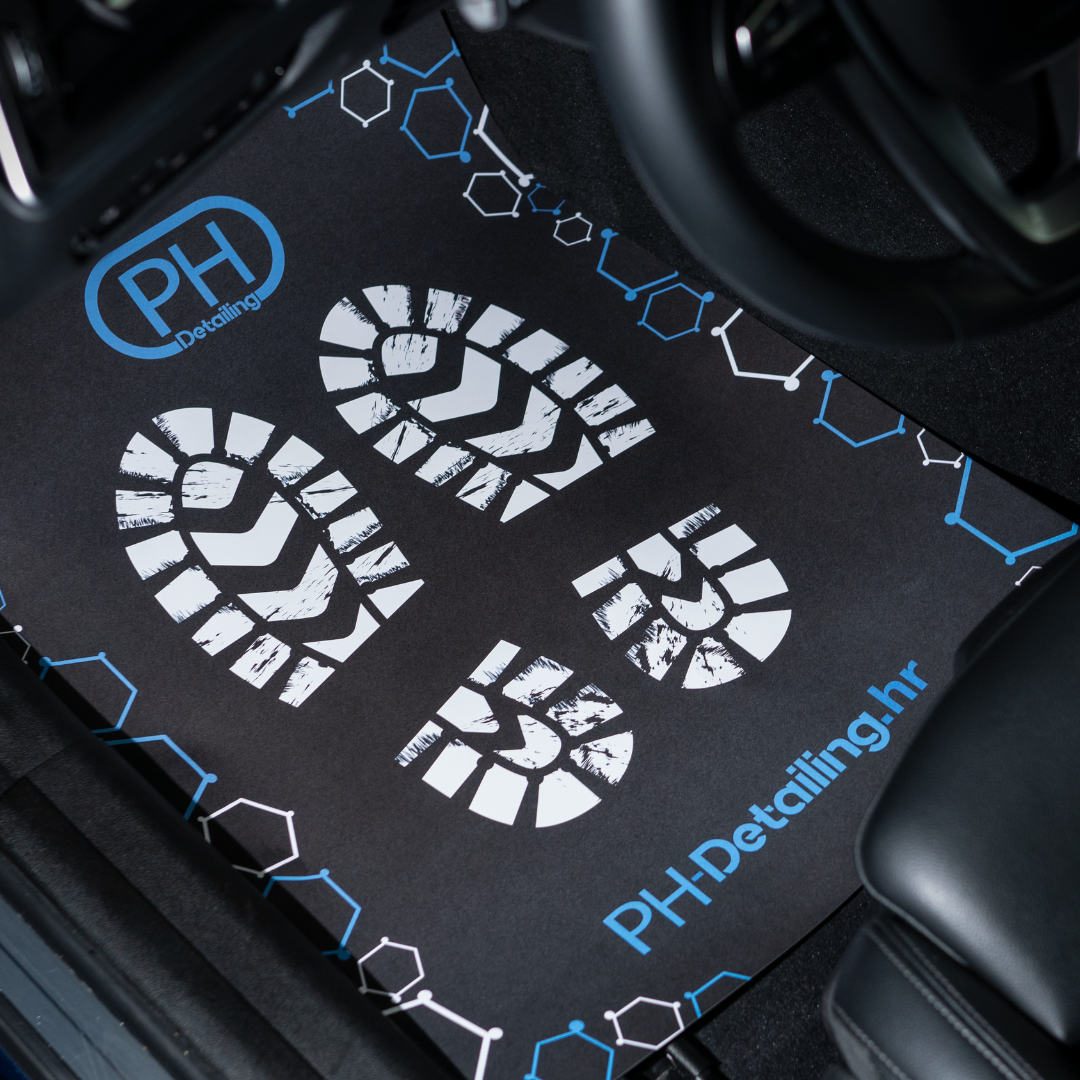 PHD Podmetači za noge su papirnati podmetači namijenjeni za očuvanje tepiha vozila.