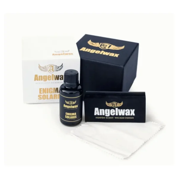 Angelwax Enigma Solaris 30ml keramički premaz je najsuvremeniji keramički premaz dizajniran za profesionalnu primjenu. Sporije vrijeme otvrdnjavanja omogućuje da se površina vozila premazuje bez prebrzog sušenja keramike na ploči što korisniku daje više radnog vremena.