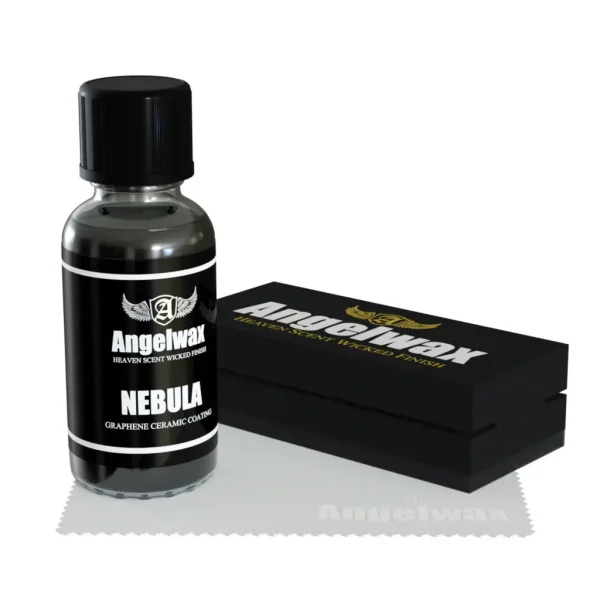 Angelwax Nebula 30ml keramički premaz s grafenom je tekućina koja dolazi u crnoj staklenoj bočici i služi za dugotrajnu zaštitu površine vozila.