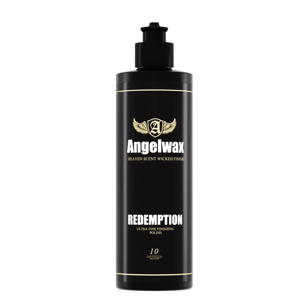 Angelwax Redemption Ultra Fine Polish pasta za poliranje je tekućina u crnoj plastičnoj boci s Angelwax logom koja služi za fino poliranje vozila.