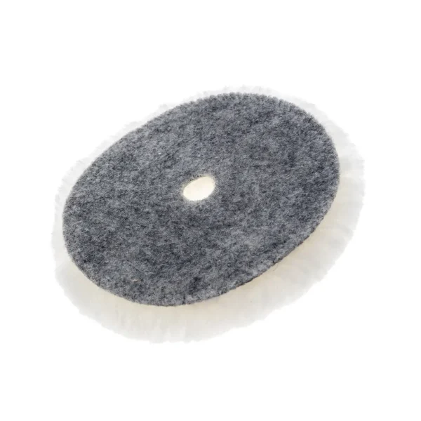 Koch Chemie Lammfell-Pad vuna za poliranje je vuna za poliranje iznimne kvalitete koja služi za vrlo gruba poliranja kod brušenja laka ili uklanjanja teških defekata na laku.
