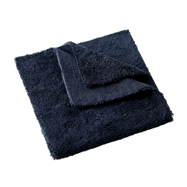 PHD Black Pro Towel krpa od mikrofibre je crni krpa od mikrofibre dimenzija 40x40 cm s laserski rezanim rubovima.