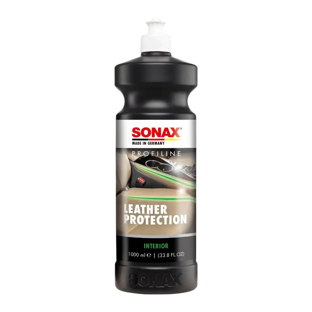 Sonax Leather Protection 1L premaz za kožu je tekućina u crnoj plastičnoj boci.