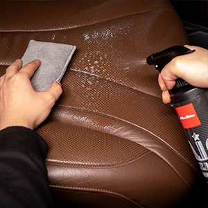 PHD Scrubby Velvet Upholstery Cleaning Pad za interijer čisti površine interijera vozila kao što su plastika, koža, vinil i presvlake čekinjastom tkaninom poput kista.