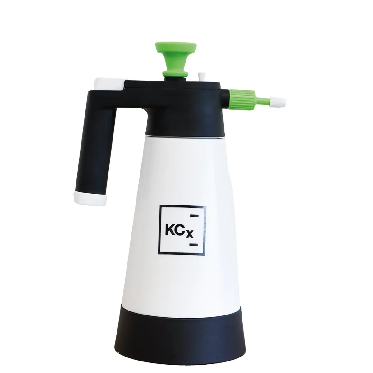 Koch Chemie Pressure Sprayer alkaline 1,5L tlačna prskalica za alkalne otopine se može koristiti i zakrenut do 360° te je mlaz također prilagodiv.